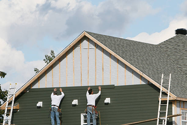 Professional Siding technician working in Triangle, VA